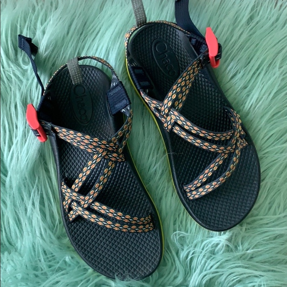 Kids Chaco’s WORN ONCE! 🦋